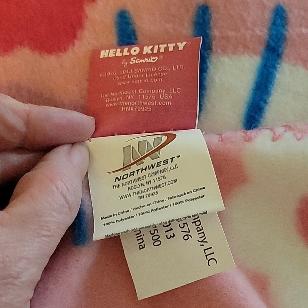 HELLO Kitty fleece blanket approx. 40 x 50.  Like new By Sanrio 2013 plush throw